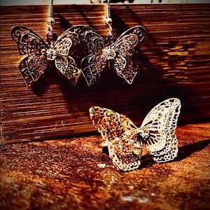 NWOT; Beautiful Gold plated 3-D ring and earrings set with small center zirconia